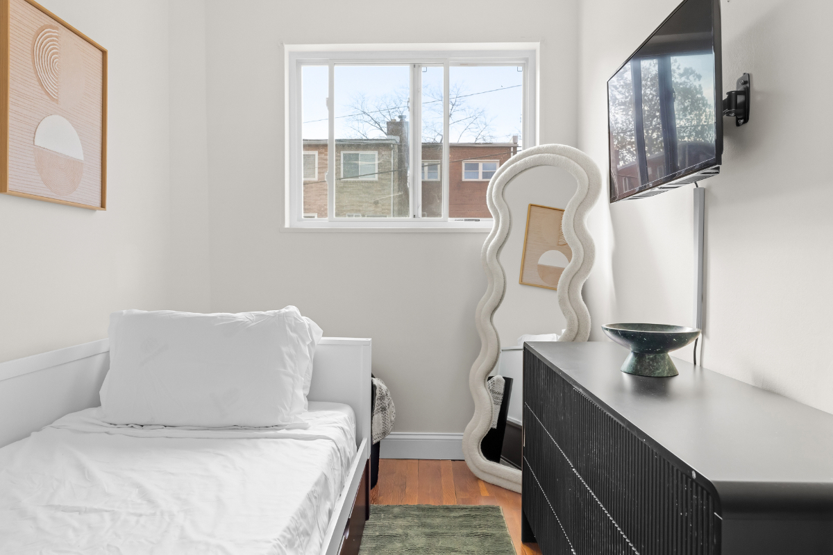 Room Rental Minimalist Escape Brookland, D.C. - Photo 5