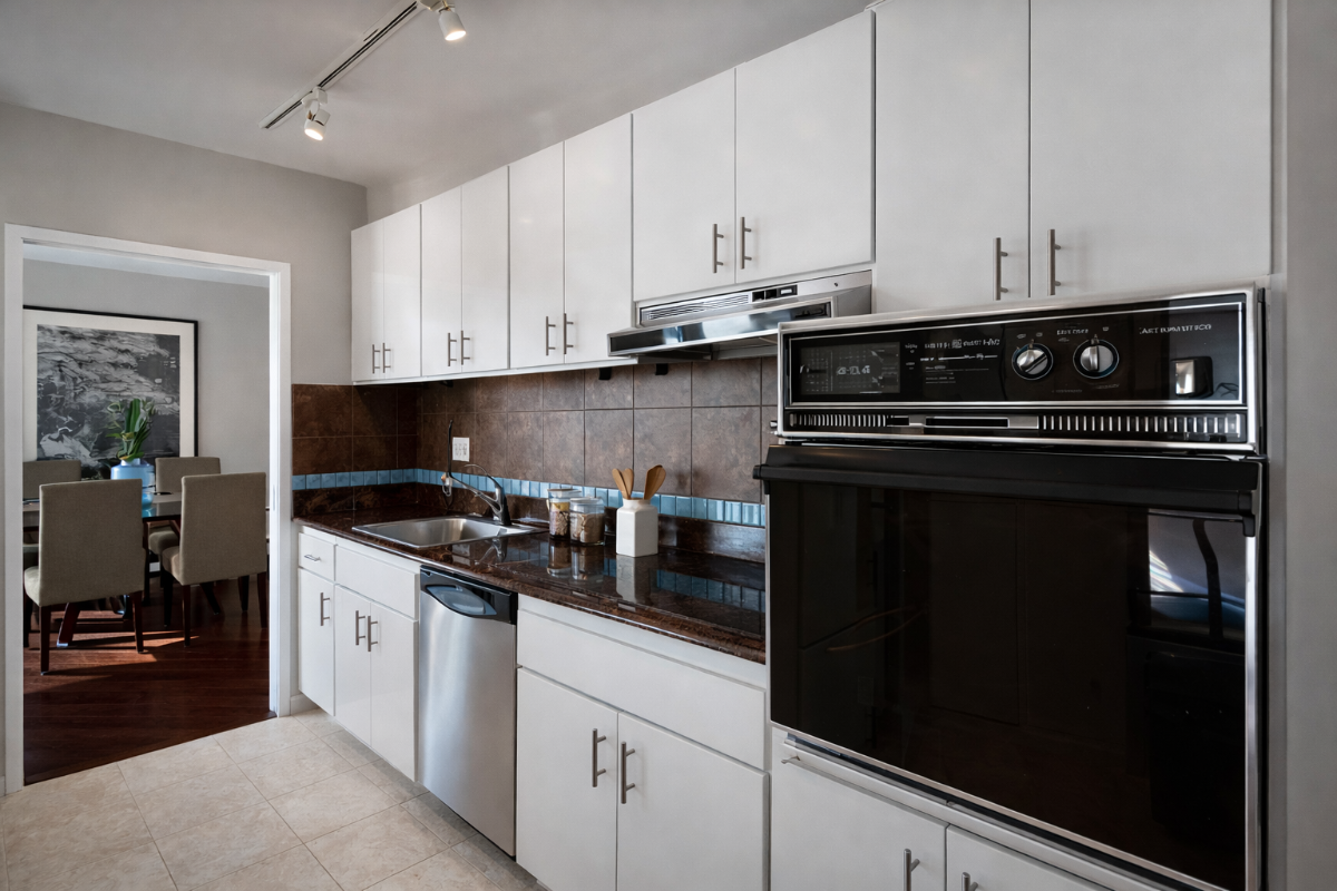 Views-Parking-Spacious - close to hospitals & entertainment - Photo 6