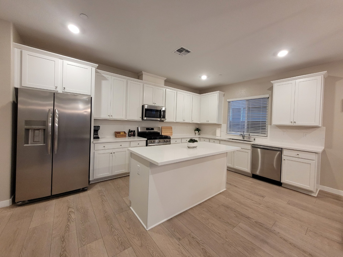 Comfortable & Spacious 4-Bedroom House with Solar Panel, Utilities Included, and Convenient Stockton Location - Photo 6