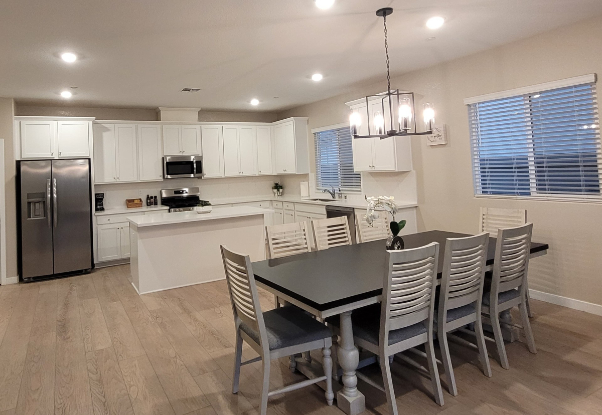 Comfortable & Spacious 4-Bedroom House with Solar Panel, Utilities Included, and Convenient Stockton Location - Photo 4