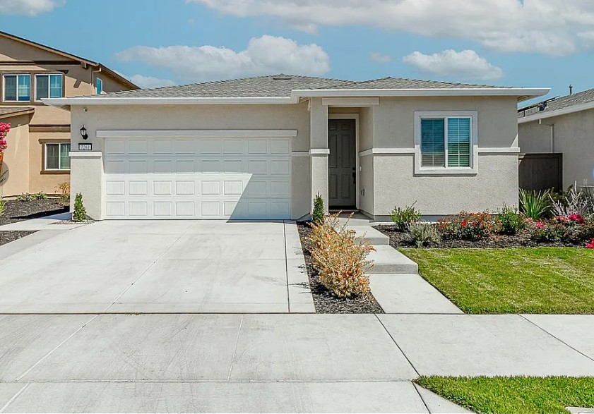 Comfortable & Spacious 4-Bedroom House with Solar Panel, Utilities Included, and Convenient Stockton Location - Photo 2