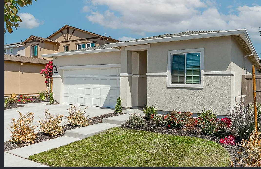 Comfortable & Spacious 4-Bedroom House with Solar Panel, Utilities Included, and Convenient Stockton Location - Photo 1