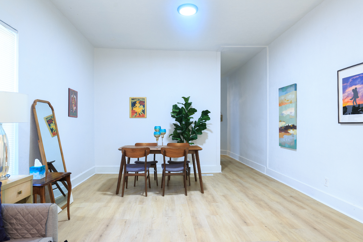 King Bed, Spacious 1Bed/1Bath, Fenced Private Yard, Downtown Indy, Safe and Quiet Neighborhood - Photo 4
