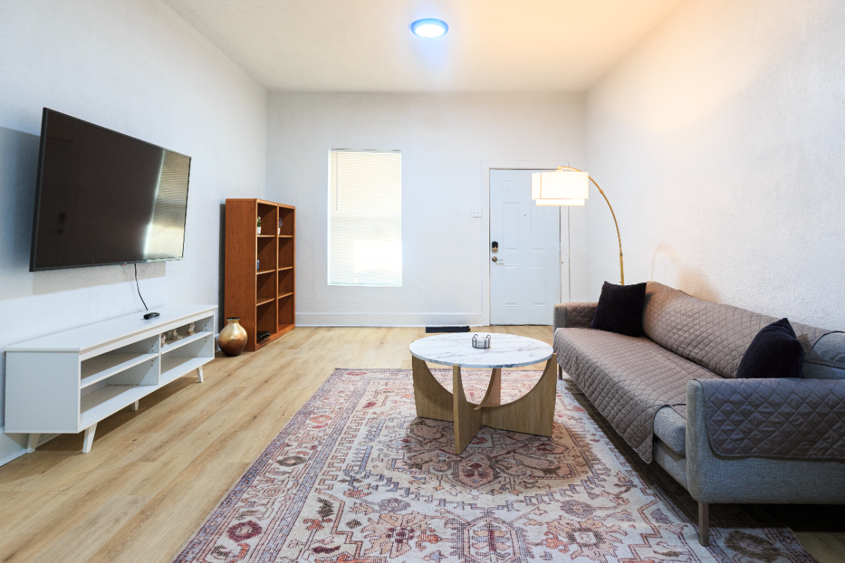 King Bed, Spacious 1Bed/1Bath, Fenced Private Yard, Downtown Indy,  Safe and Quiet Neighborhood - Photo 7