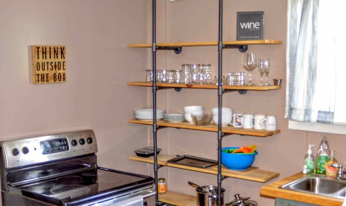 Bright, Pet-Friendly Apartment with Backyard and Gym Access - Photo 4