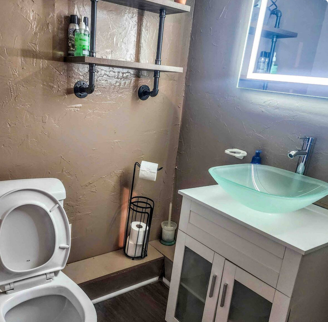Bright, Pet-Friendly Apartment with Backyard and Gym Access - Photo 9