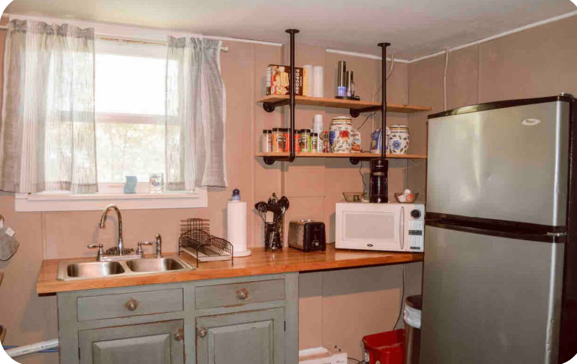 Bright, Pet-Friendly Apartment with Backyard and Gym Access - Photo 5