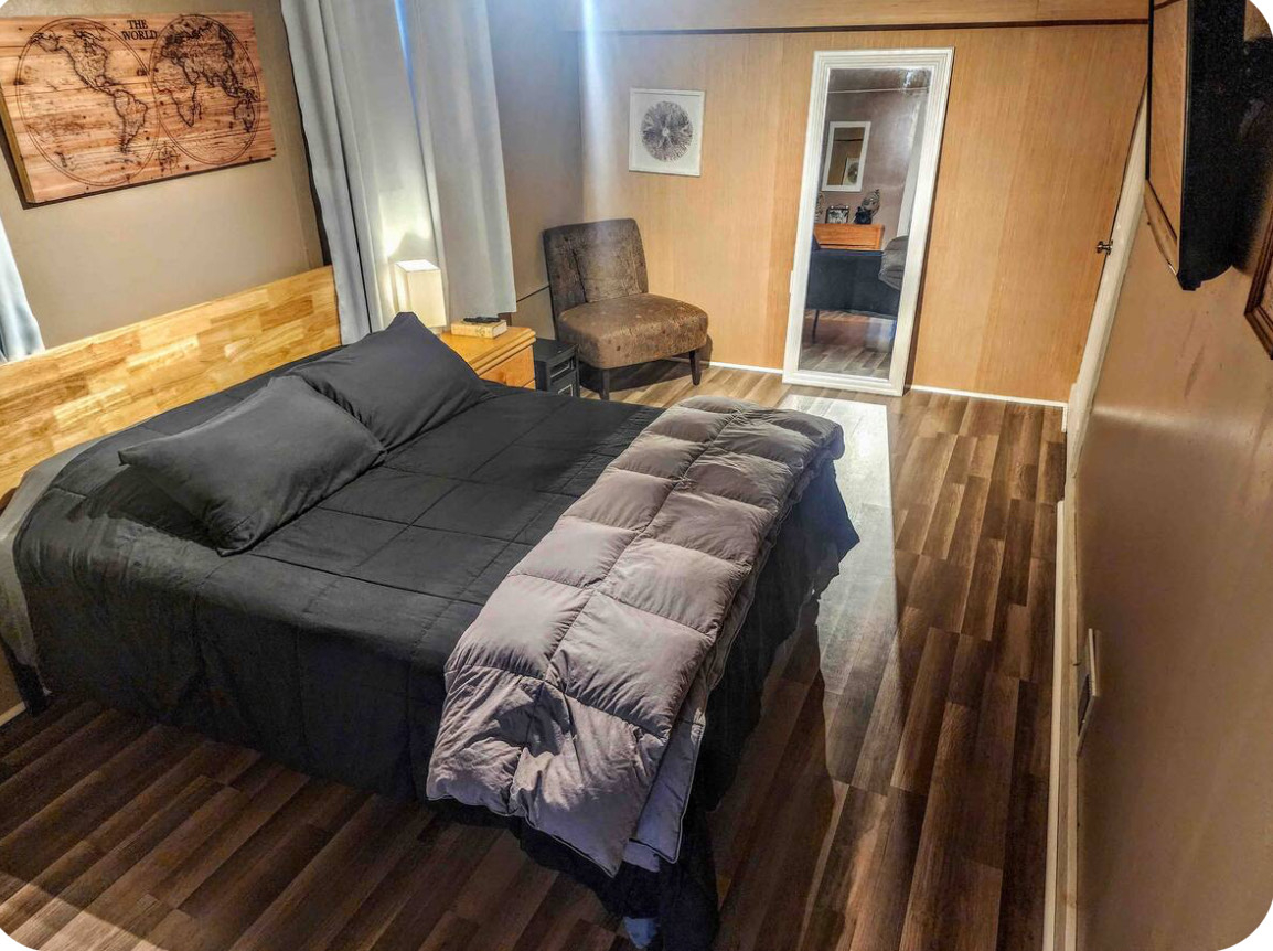 Bright, Pet-Friendly Apartment with Backyard and Gym Access - Photo 7
