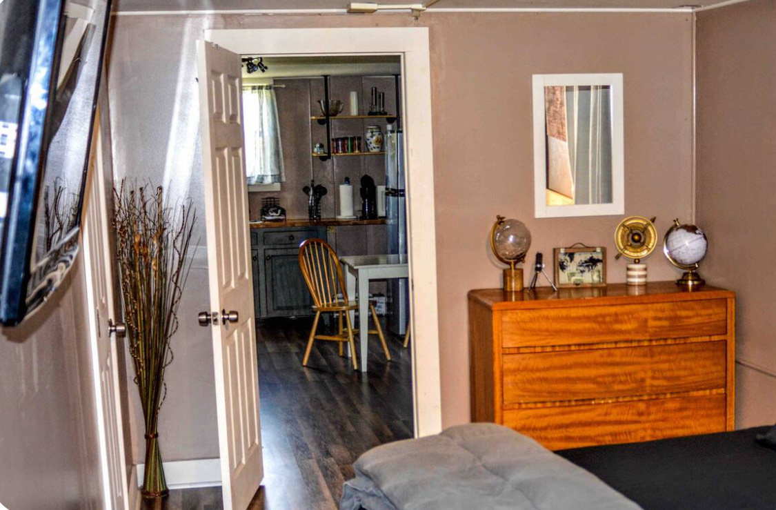 Bright, Pet-Friendly Apartment with Backyard and Gym Access - Photo 8