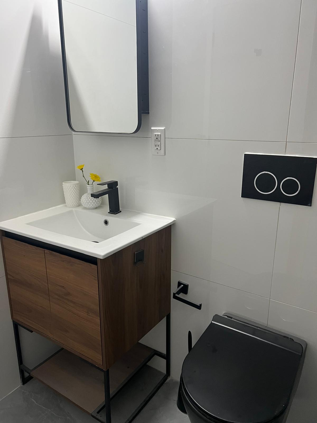 Sunny Room w Private Bath Near Train & wi-fi, Ground FL, Shared Garden - Photo 6