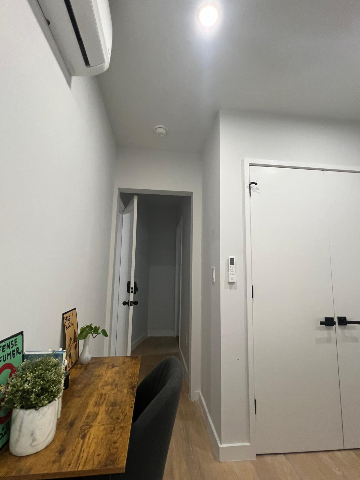 Sunny Room w Private Bath Near Train & wi-fi, Ground FL, Shared Garden - Photo 2