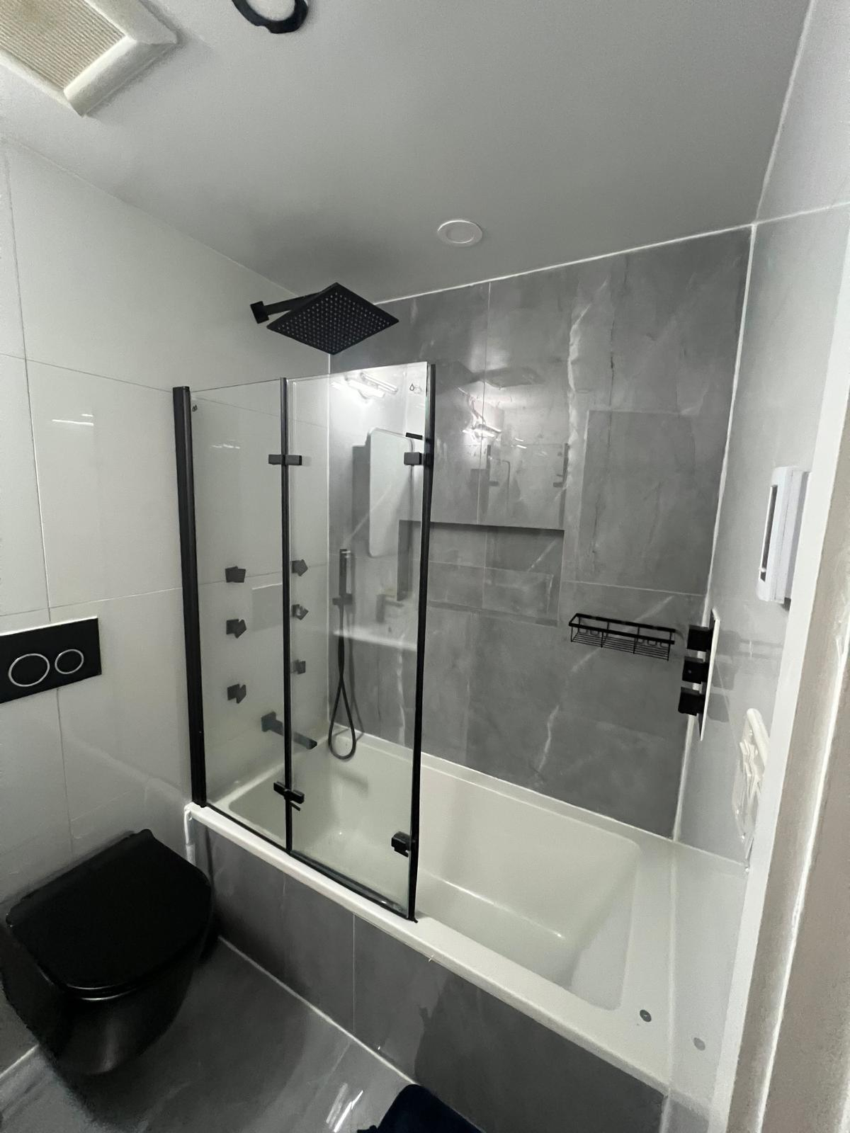 Sunny Room w Private Bath Near Train & wi-fi, Ground FL, Shared Garden - Photo 5