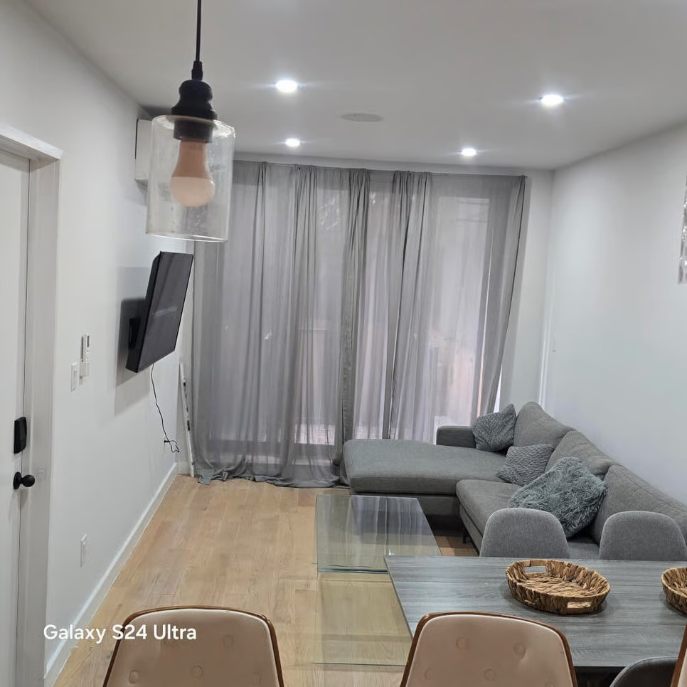 Sunny Room w Private Bath Near Train & wi-fi, Ground FL, Shared Garden - Photo 3