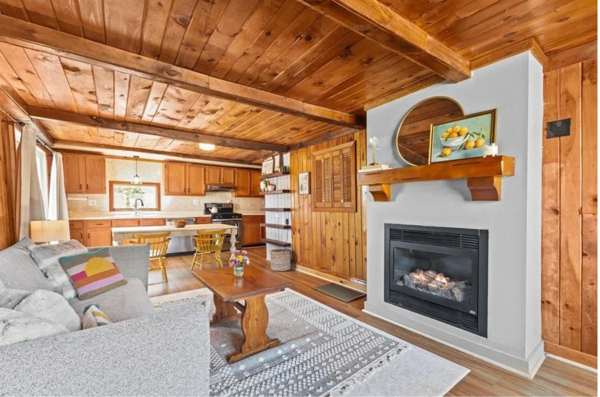 Come stay at LIttle Red Cabin - Photo 1