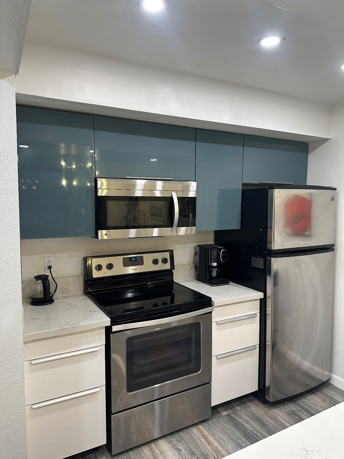 Condo in the heart of Hollywood - Photo 4