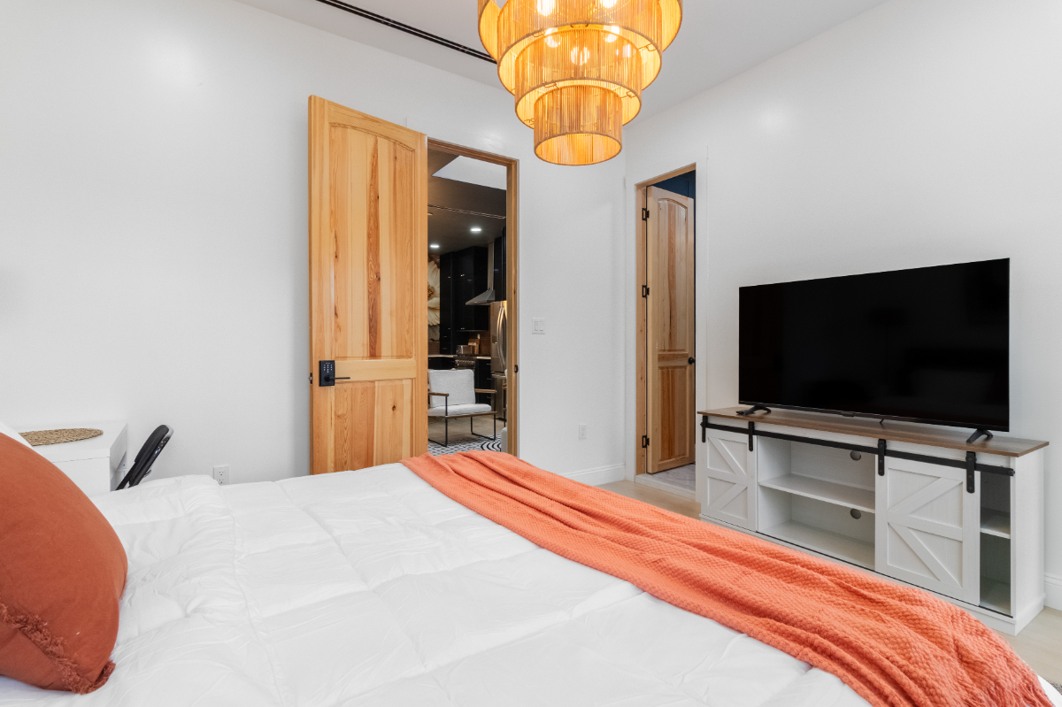 Brooklyn Private Room with Bath/5 min walk to... - Photo 4