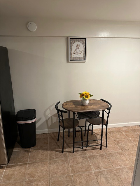 Cozy Furnished Apartment Close To Shopping, Transit And Local Entertainment - Photo 3