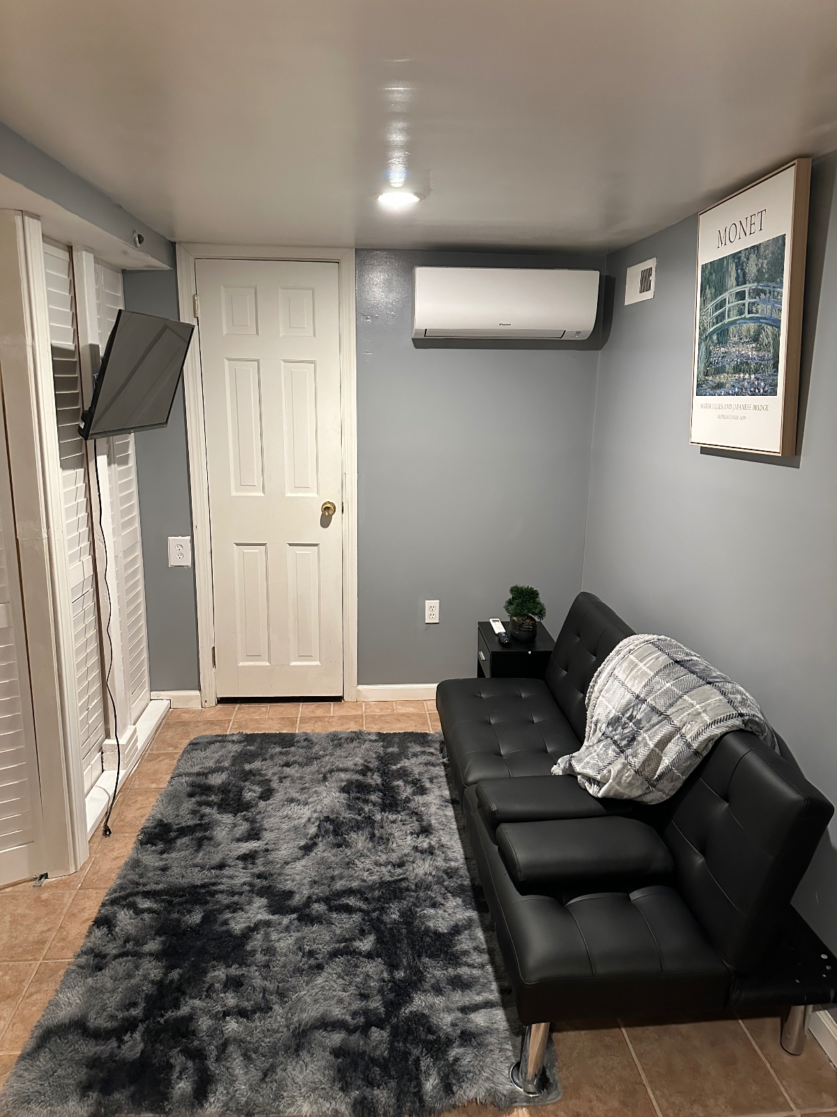 Cozy Furnished  Apartment Close To Shopping, Transit And Local Entertainment - Photo 7