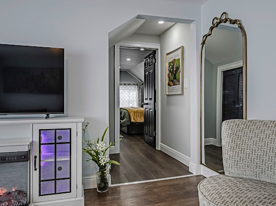 Bright and Comfortable Apartment Near... - Photo 1