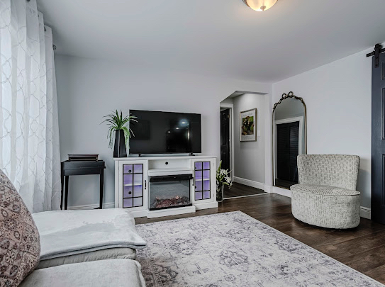 Bright and Comfortable Apartment Near... - Photo 2