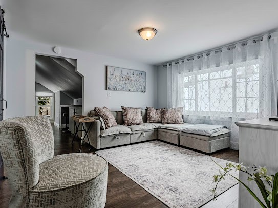 Bright and Comfortable Apartment Near... - Photo 5