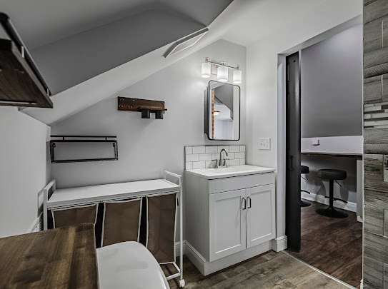 Bright and Comfortable Apartment Near... - Photo 7