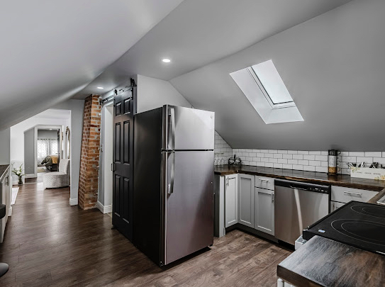 Bright and Comfortable Apartment Near... - Photo 12