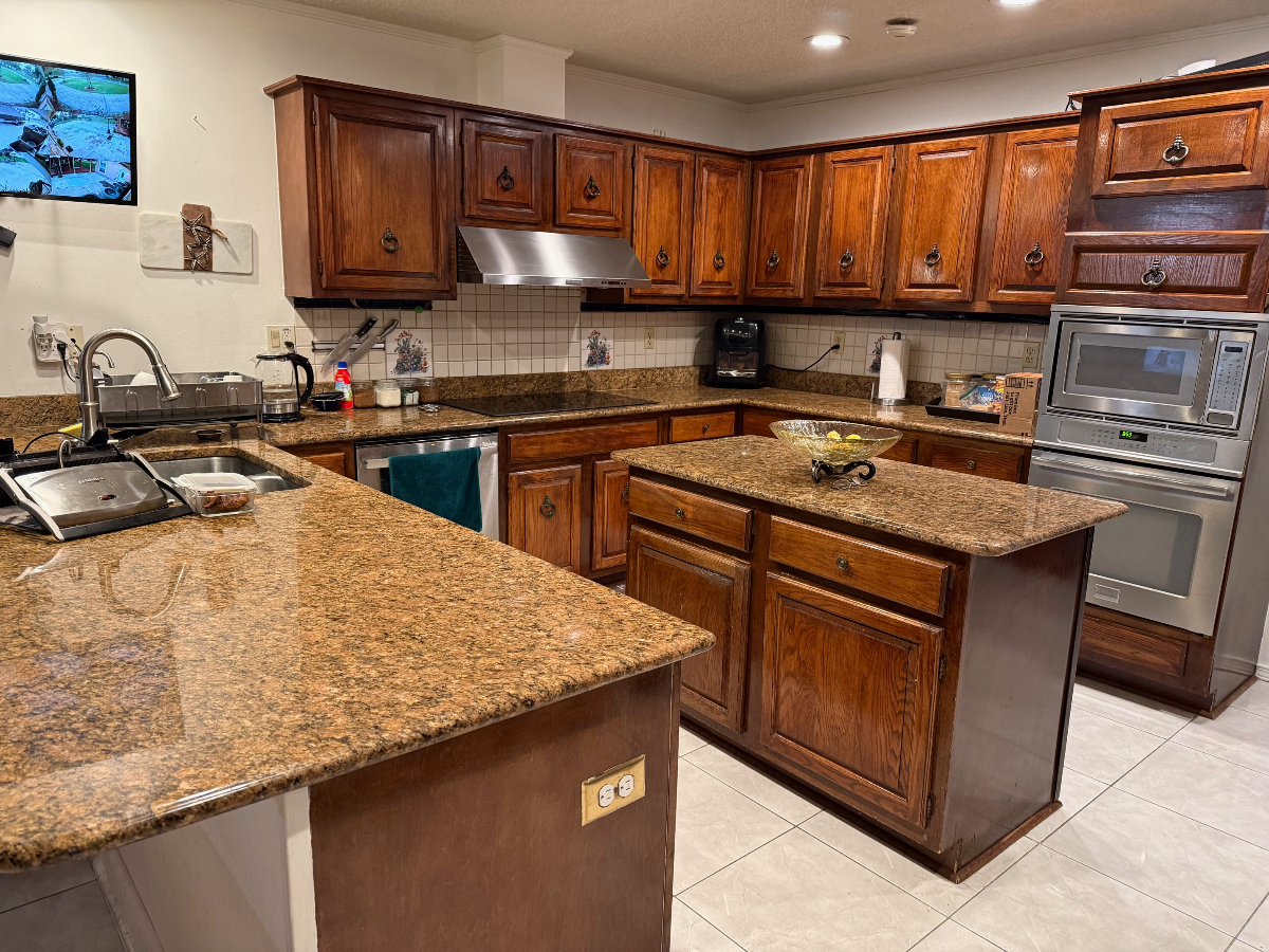 Welcoming Suite in a House - Utilities Included - Photo 4