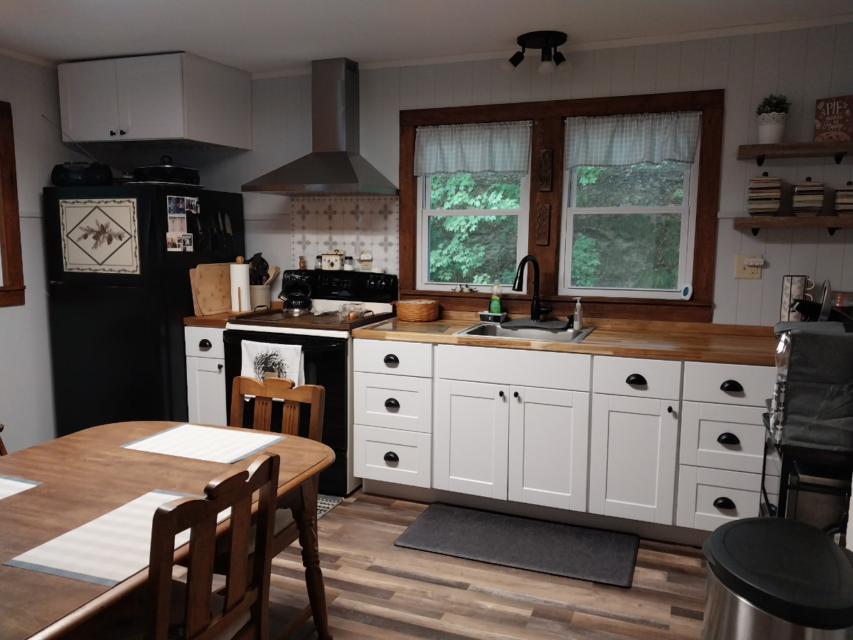 Creekside Cabin Getaway - Photo 5