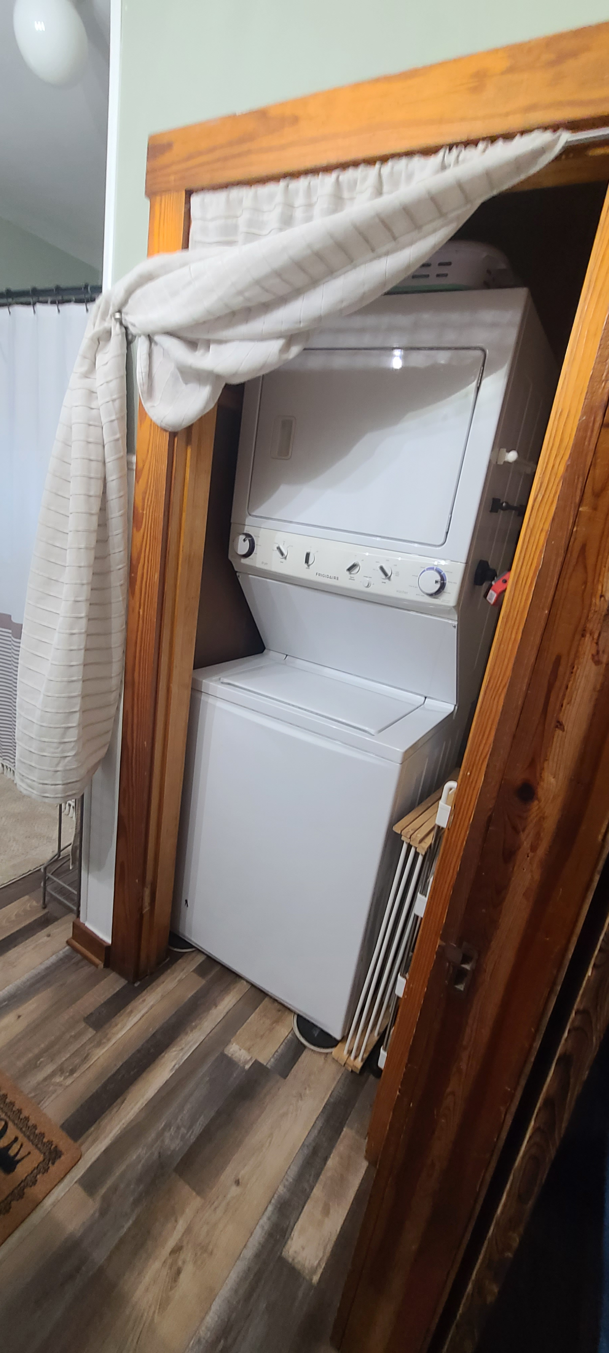Creekside Cabin Getaway - Photo 9