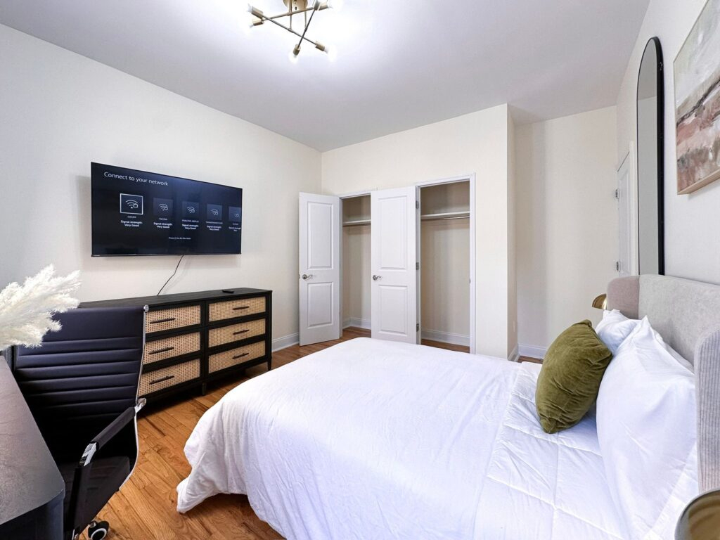 Bright Spacious in Crown Heights, 749 - Photo 3
