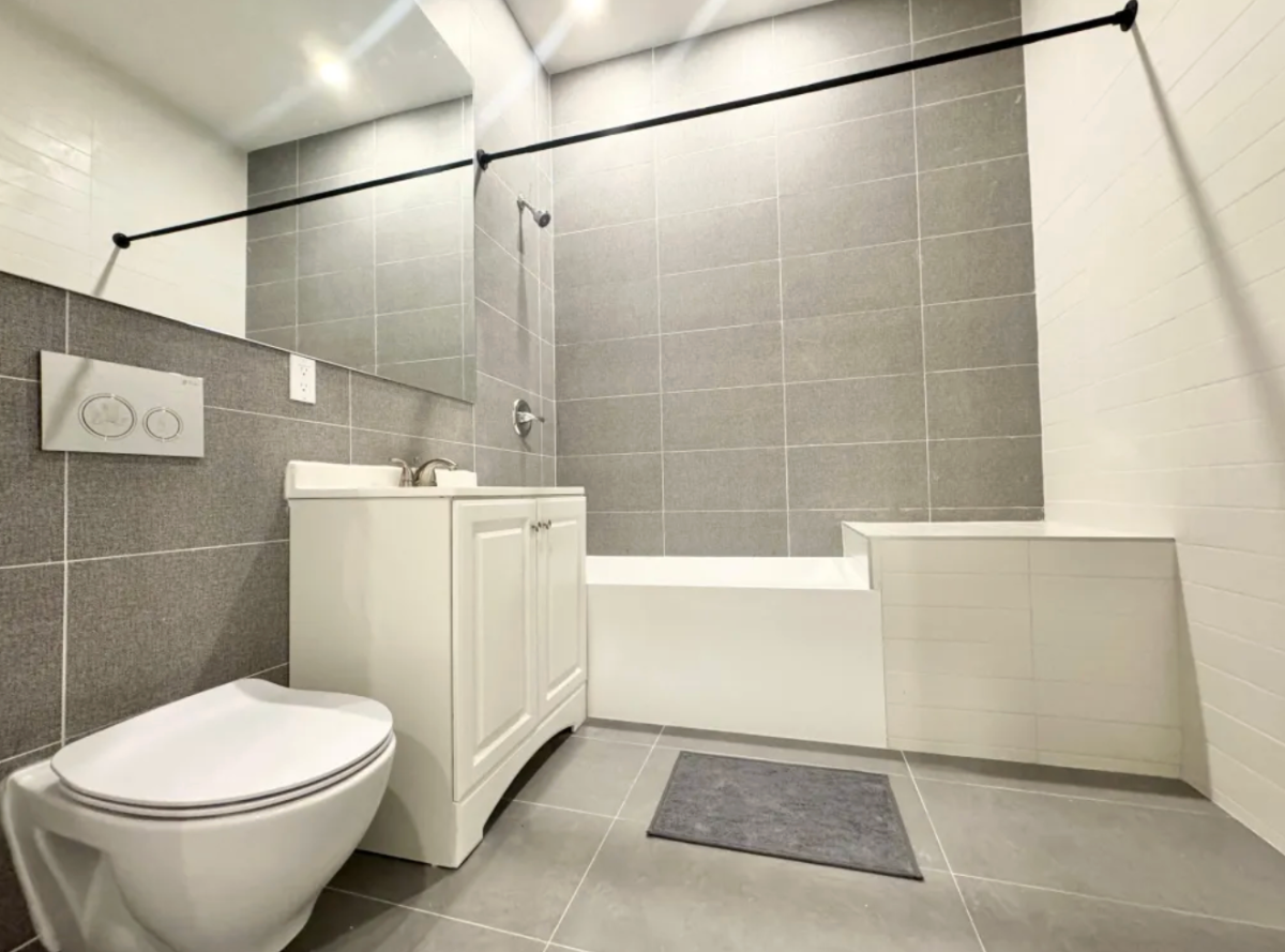 Bright Room with Private Bathroom in Williamsburg, 806 - Photo 3