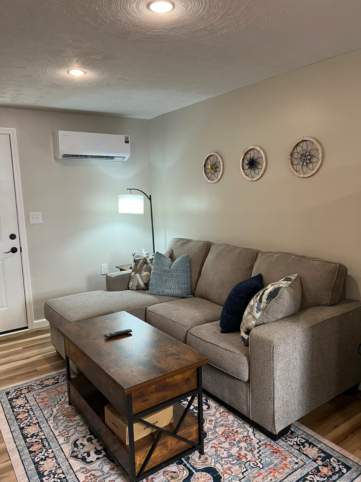 Conveniently Located Modern 1 BR - Photo 3
