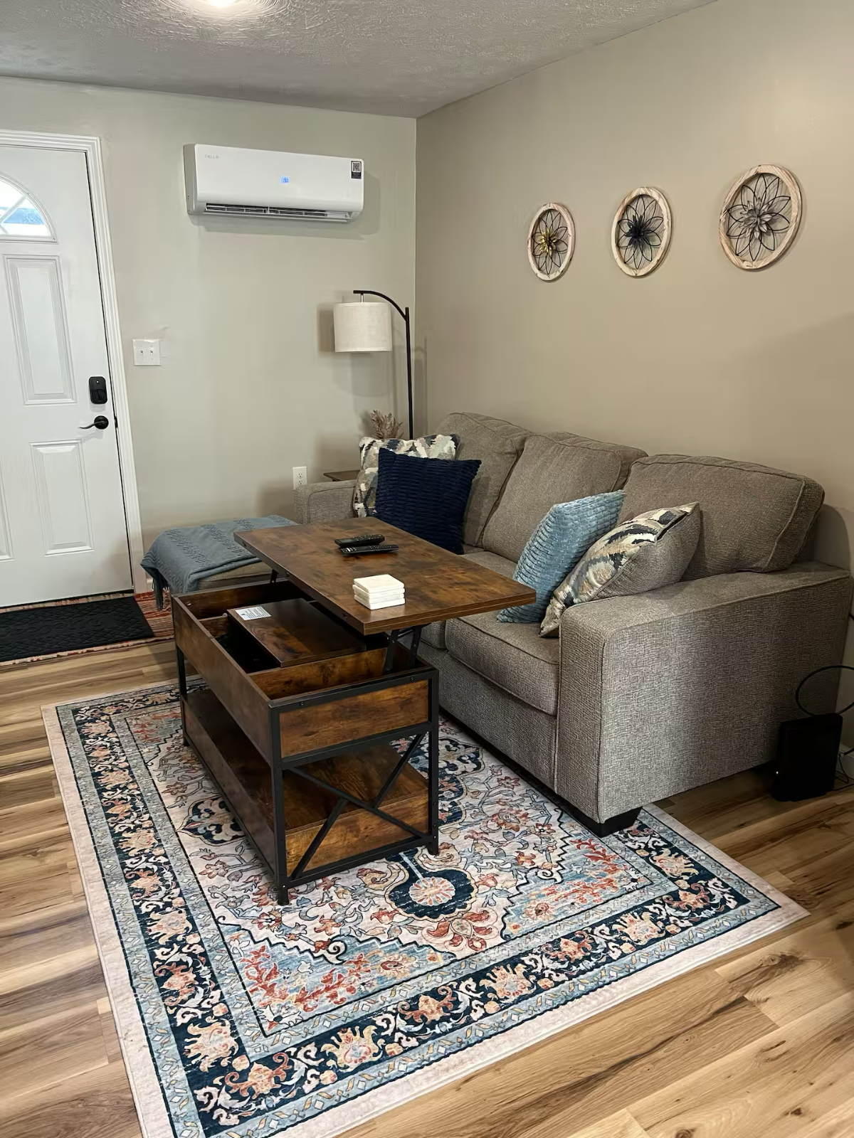 Conveniently Located Modern 1 BR - Photo 4