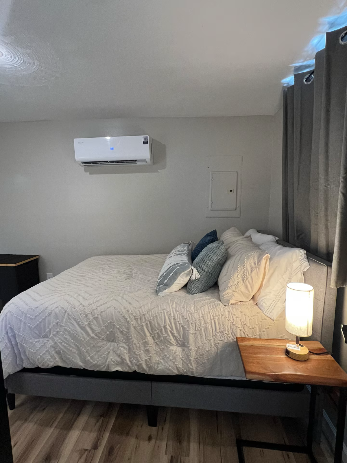 Conveniently Located Modern 1 BR - Photo 9