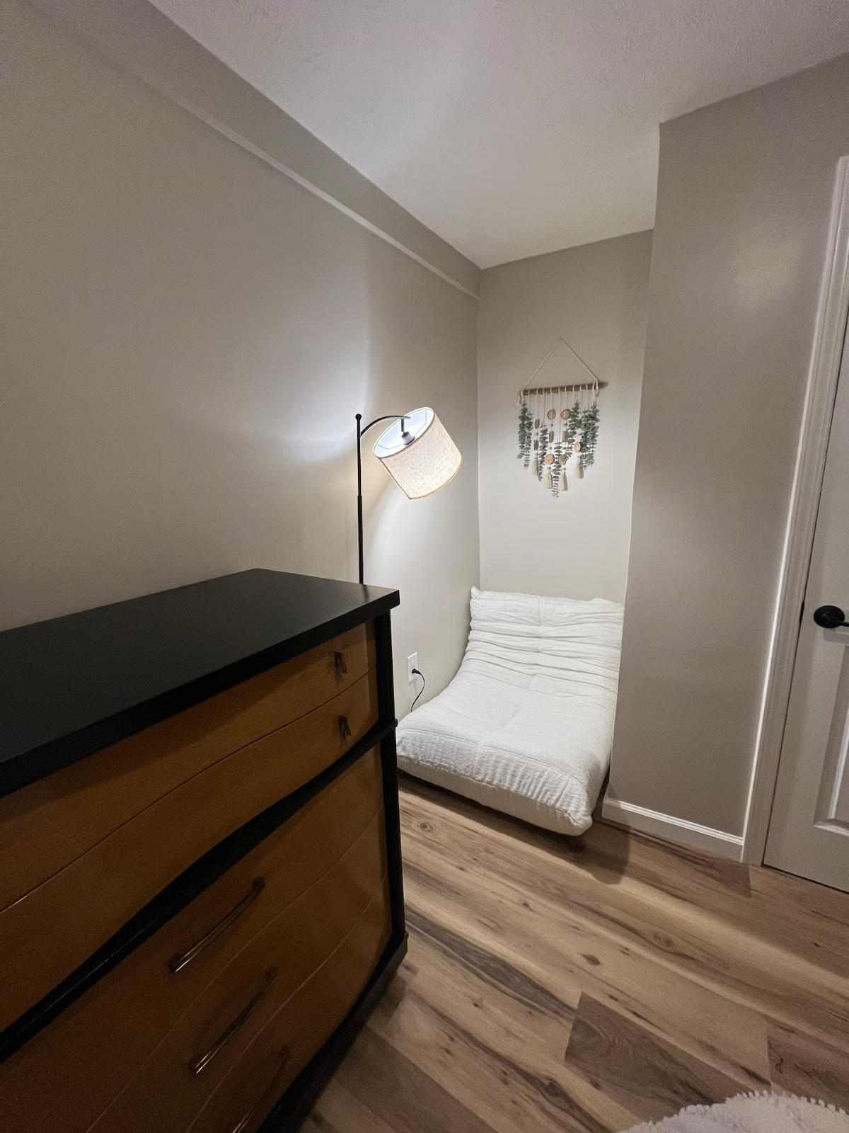 Conveniently Located Modern 1 BR - Photo 10