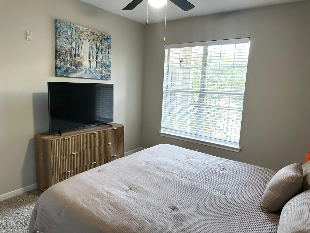 Charming 2BR/2BA Oasis in Magnolia - Photo 3