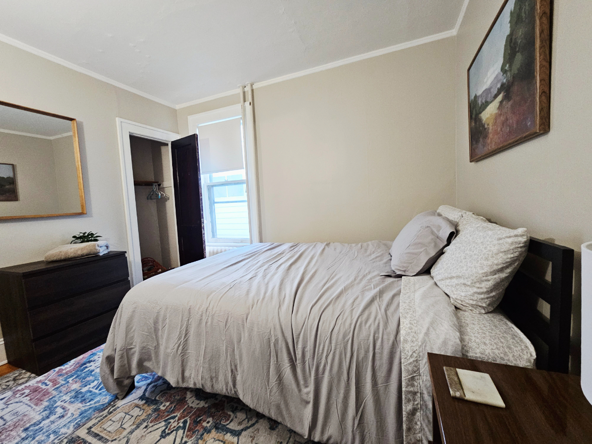 Furnished queen bedroom near UAlbany, Albany Med - Photo 9