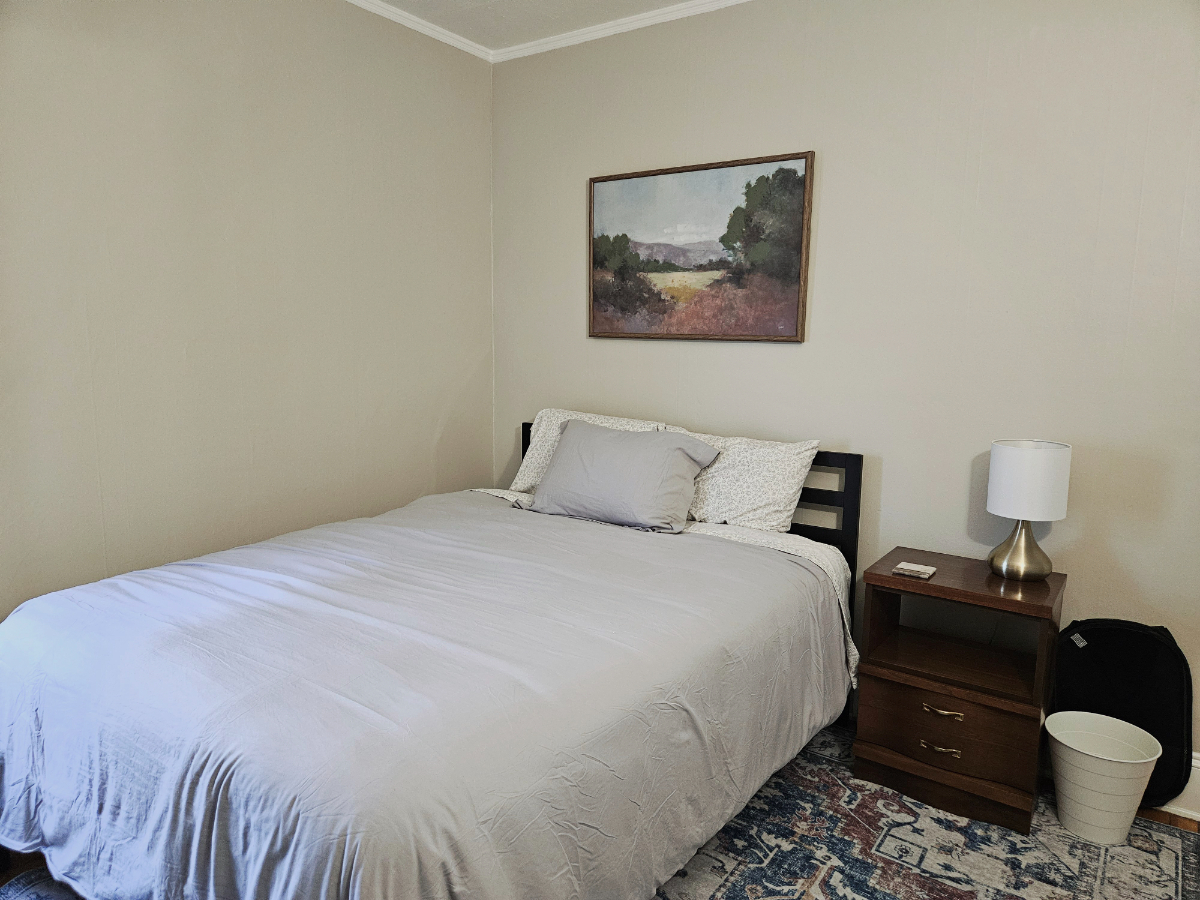 Furnished queen bedroom near UAlbany, Albany Med - Photo 8