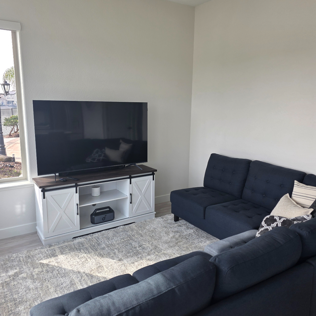 Peaceful Lakefront ADU- Modern, Cozy, and Fully Equipped - Photo 2