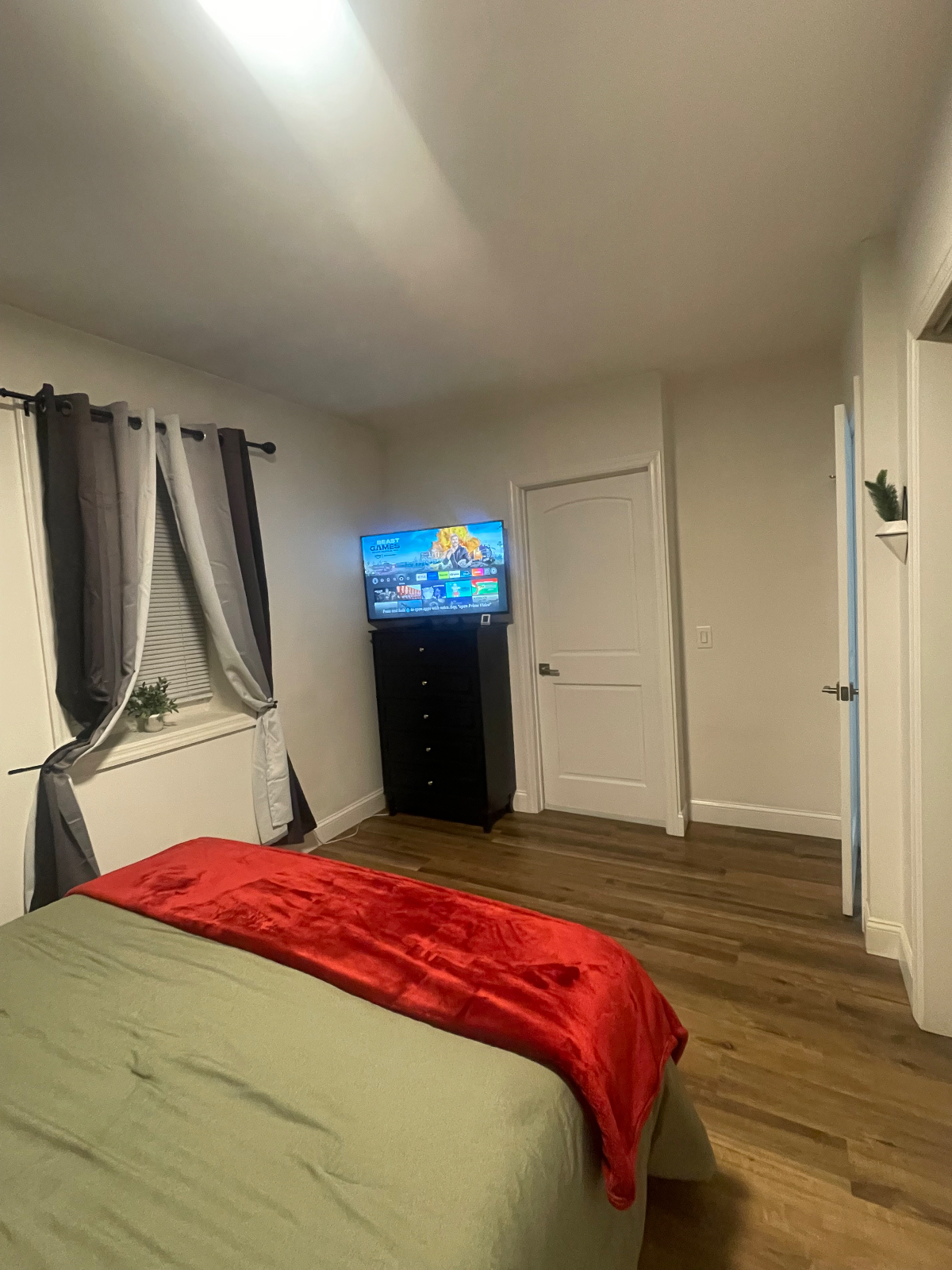 New Modern Apartment - Photo 4