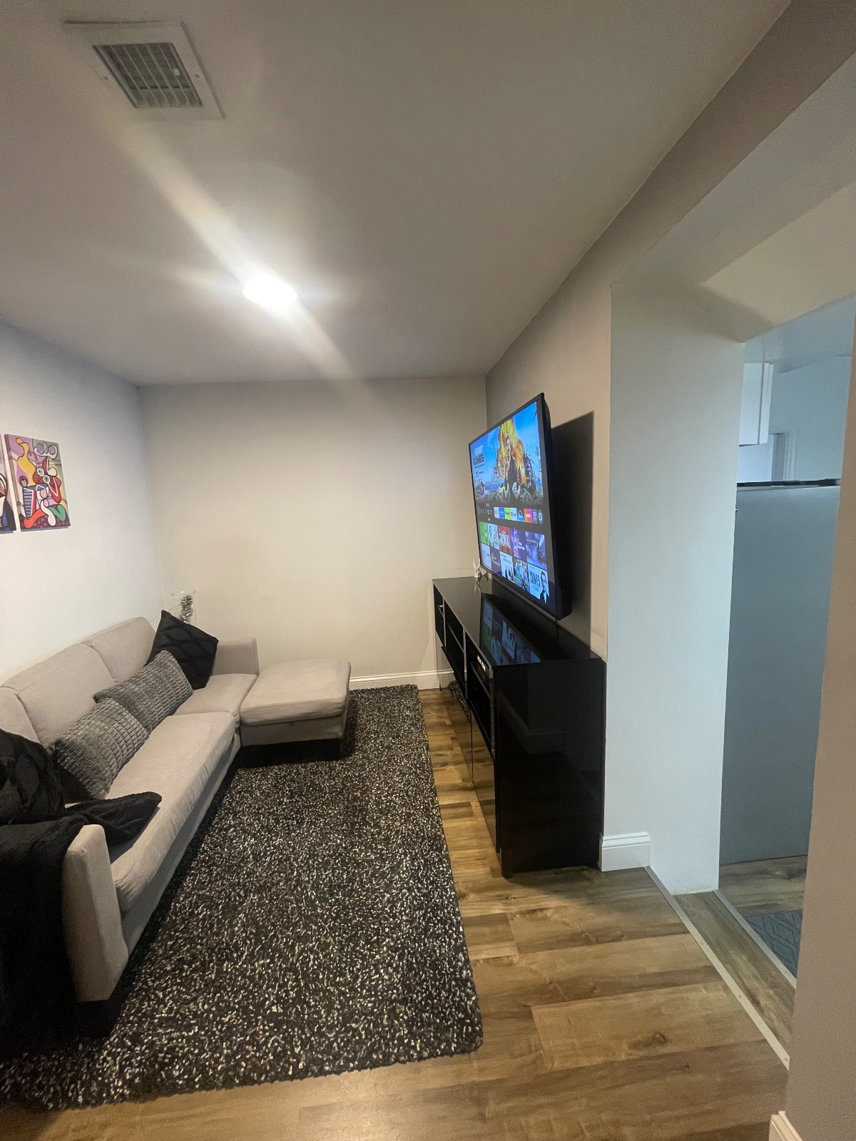 New Modern Apartment - Photo 7