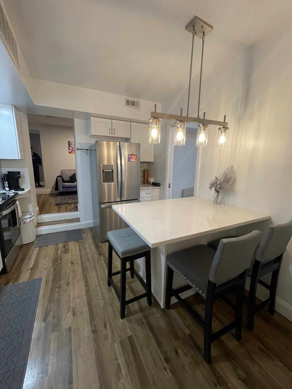 New Modern Apartment - Photo 9