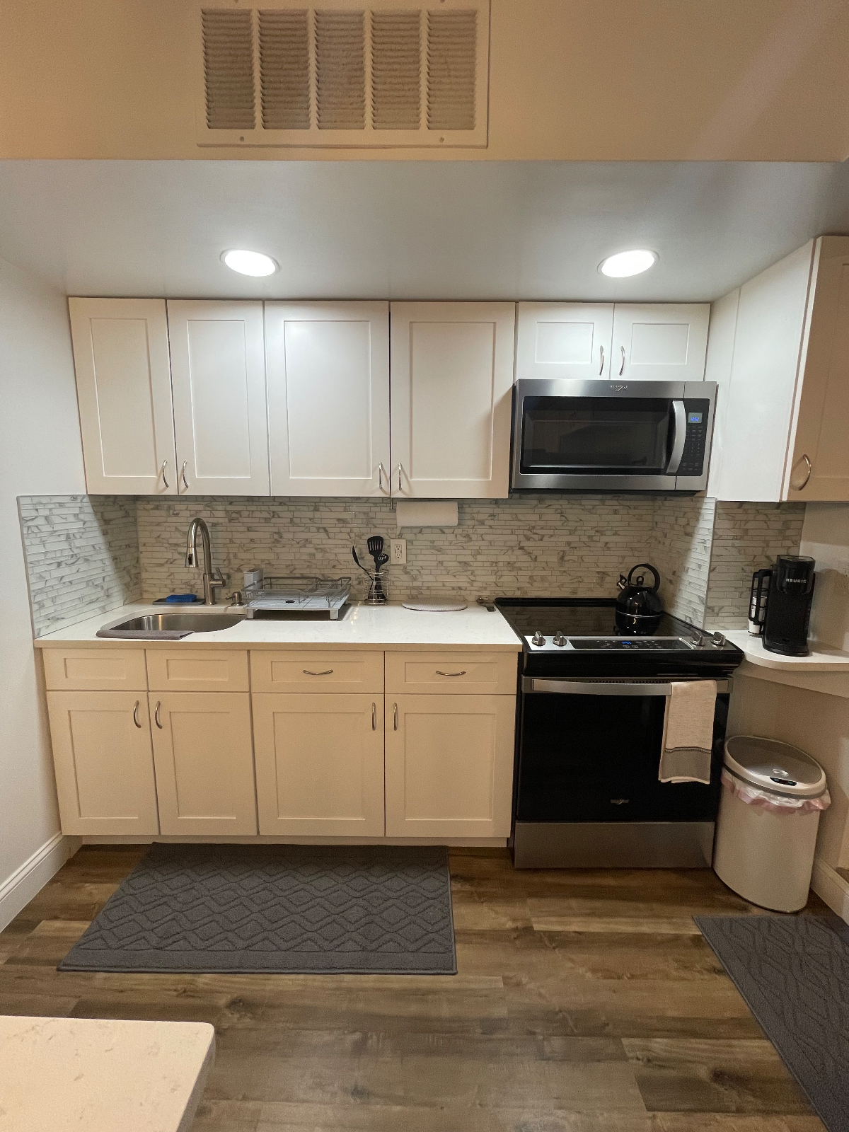New Modern Apartment - Photo 12