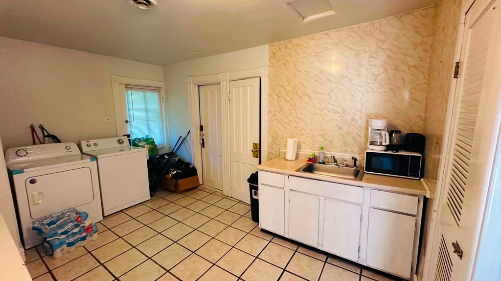 Newly Renovated. Washer/Dryer in Unite. Close to Major Hospitals - Photo 10