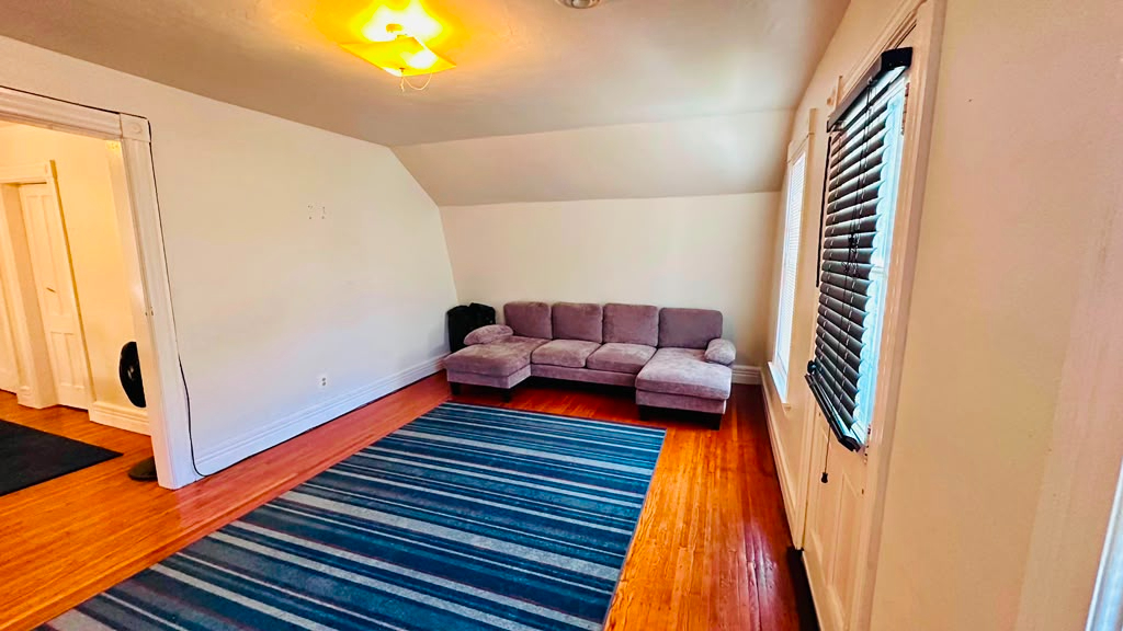 Newly Renovated. Washer/Dryer in Unite. Close to Major Hospitals - Photo 3