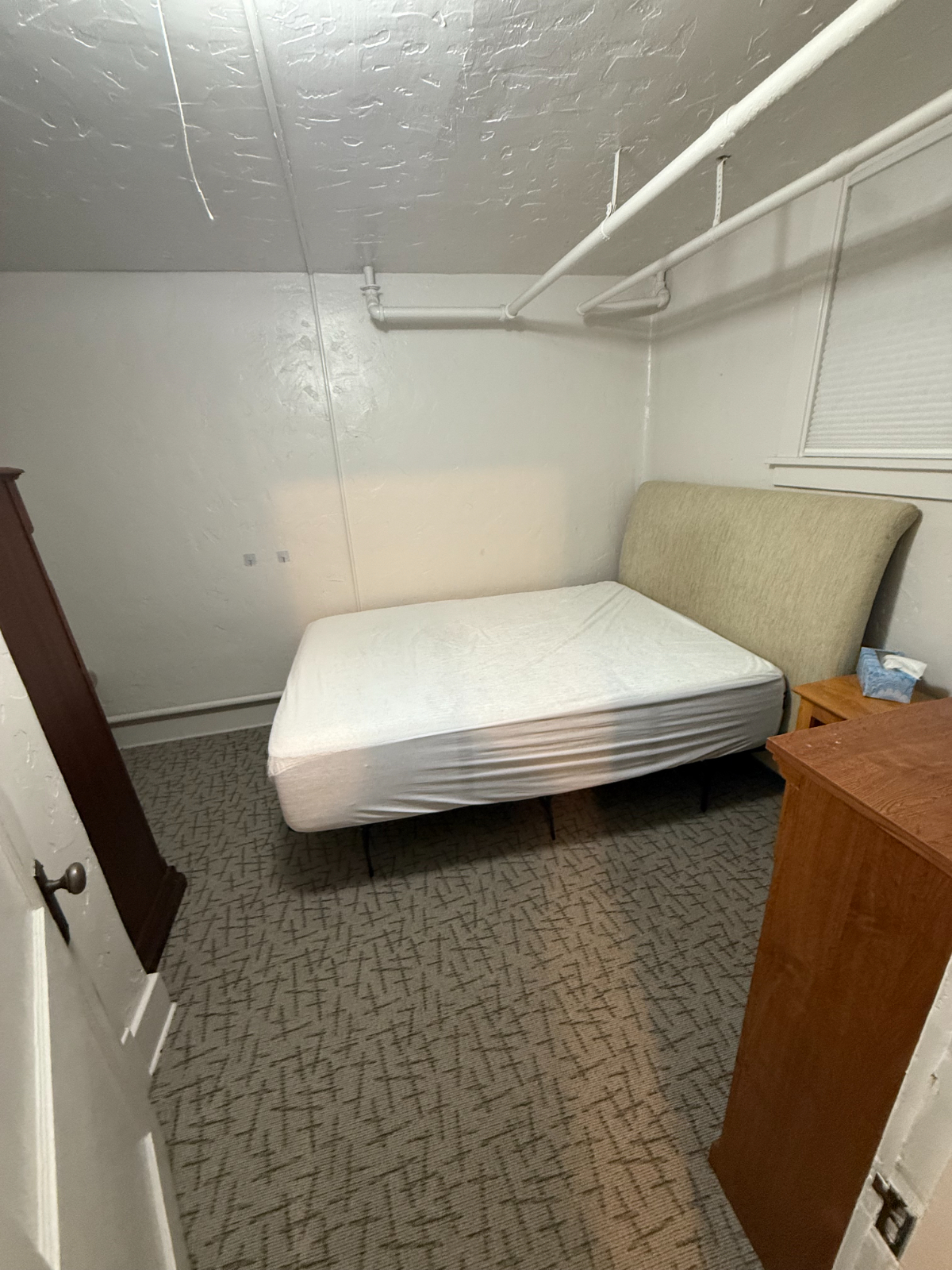 Quaint basement unit in Duplex - Photo 4