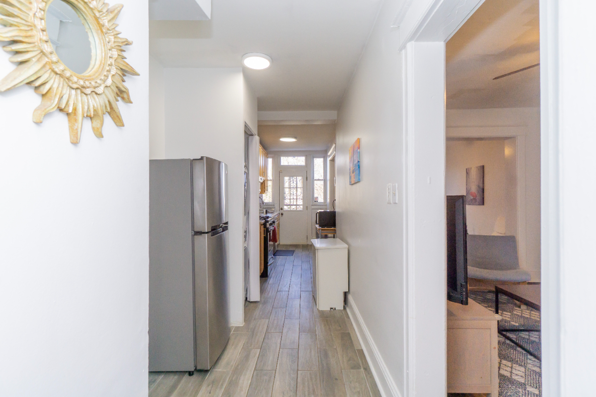 Quiet Spacious Home in NW DC - Photo 2