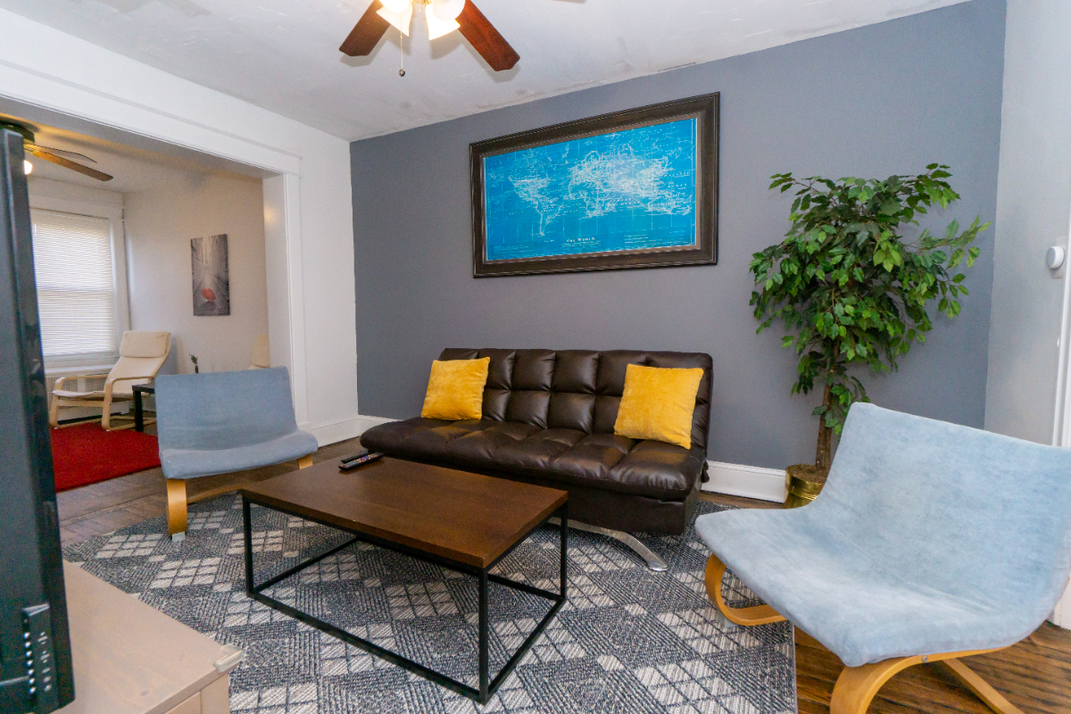 Quiet Spacious Home in NW DC - Photo 4