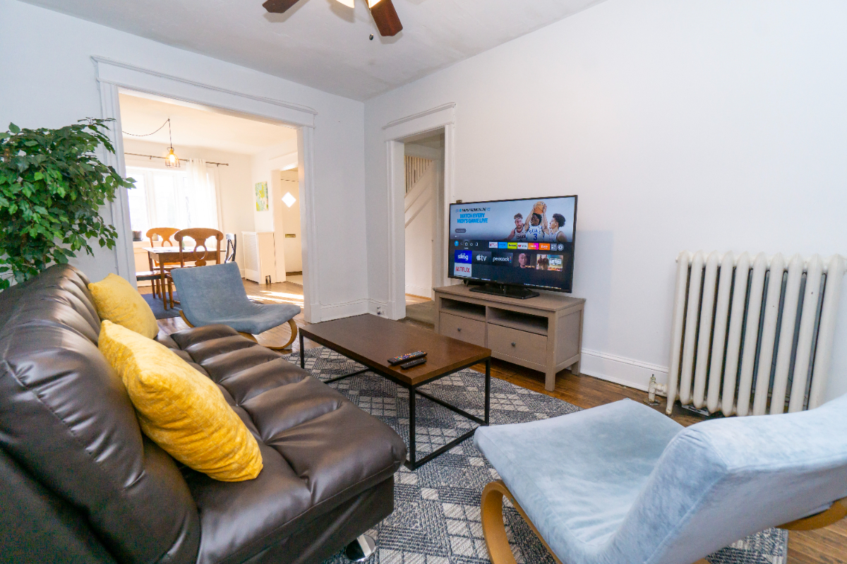 Quiet Spacious Home in NW DC - Photo 8